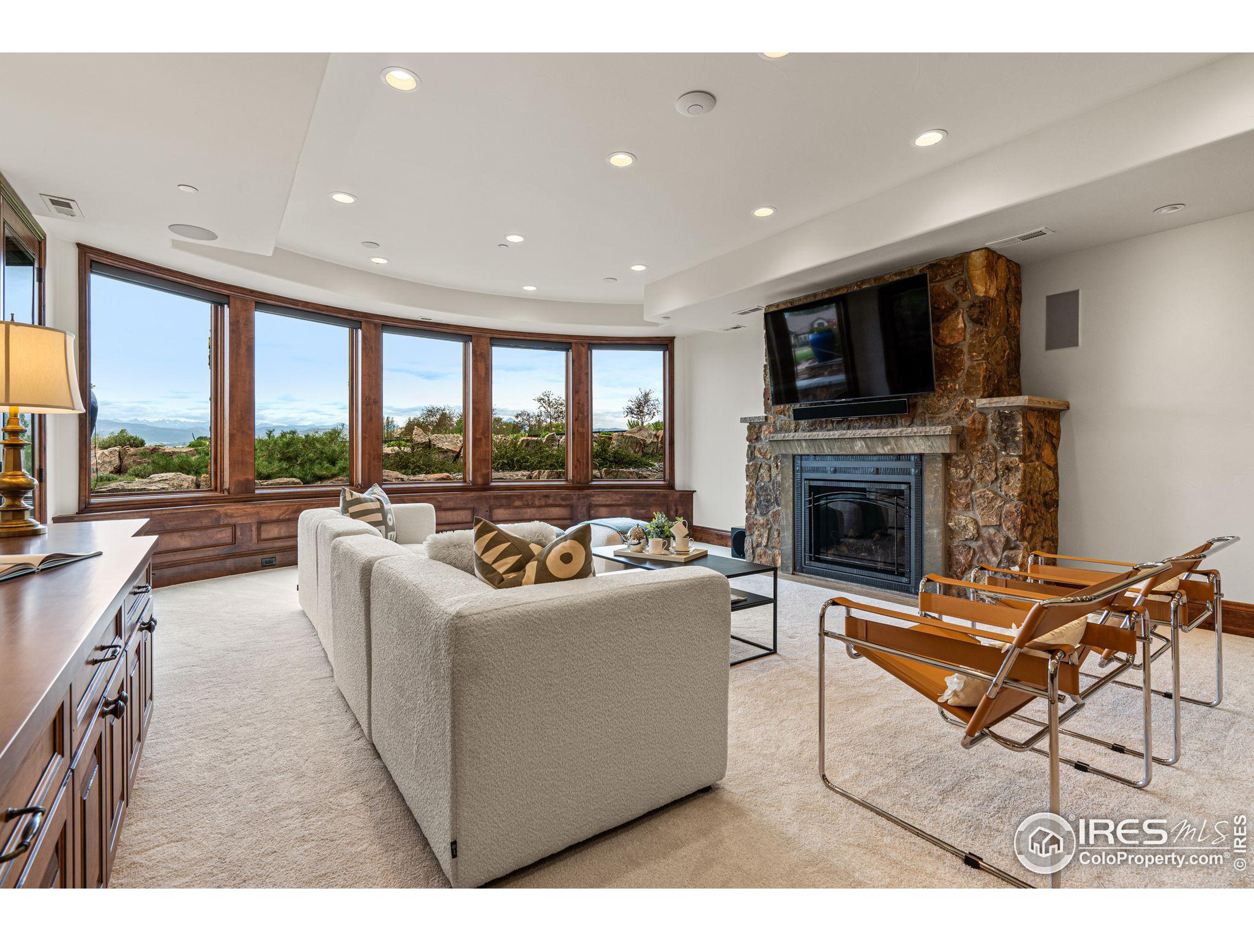 9545 Crystal Ln