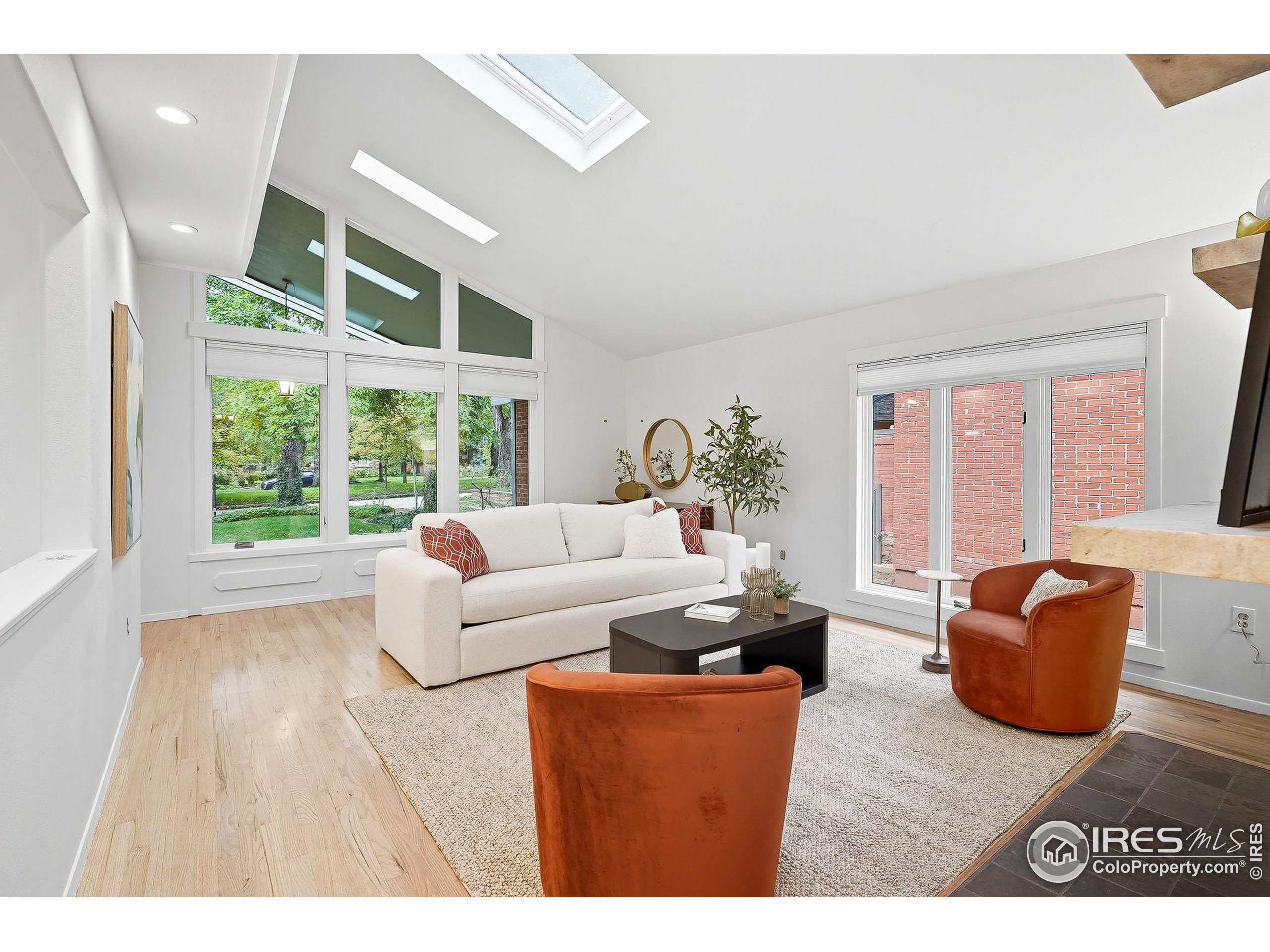 545 Mapleton Ave