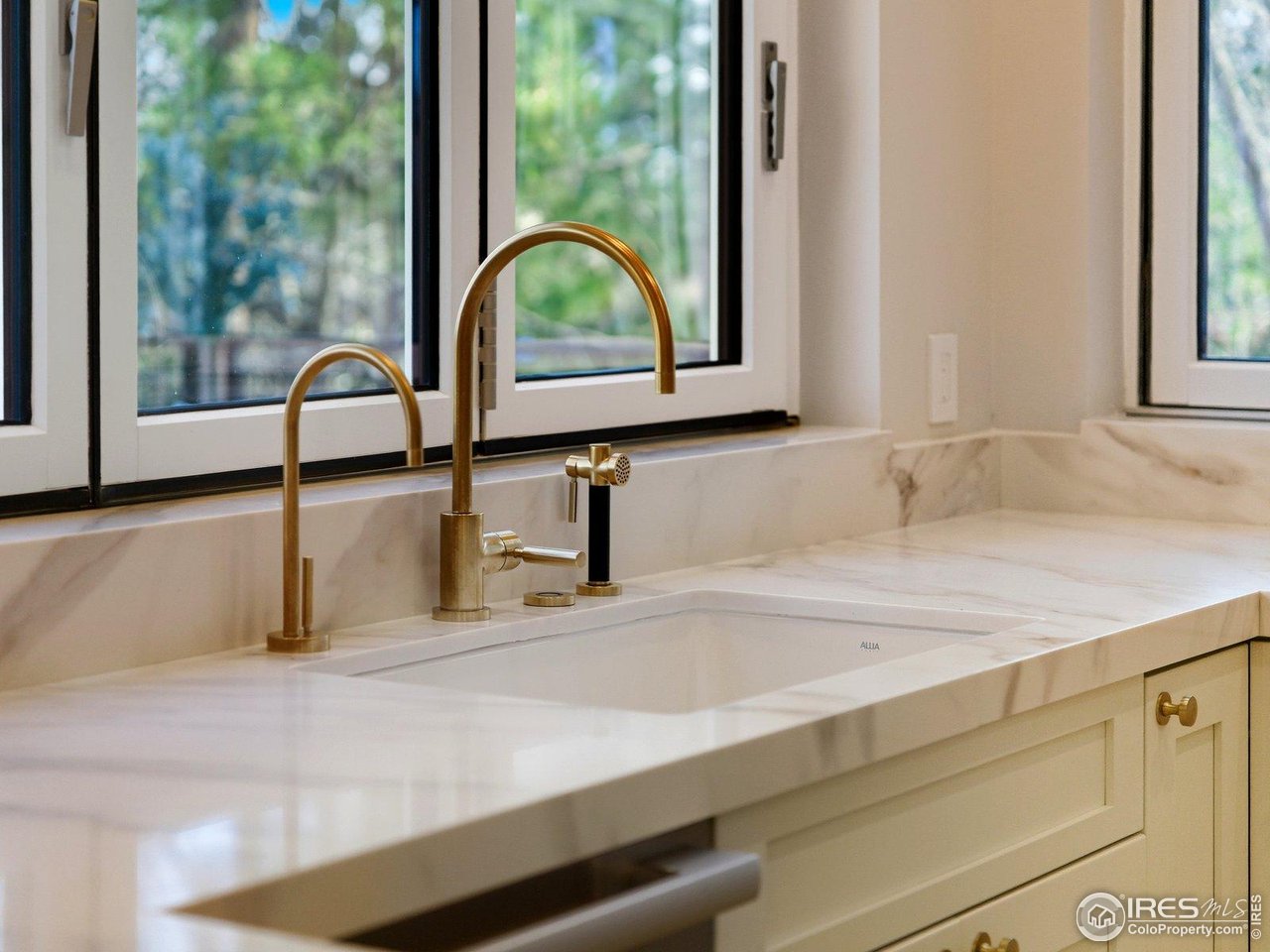 3716 Wonderland Hill Ave