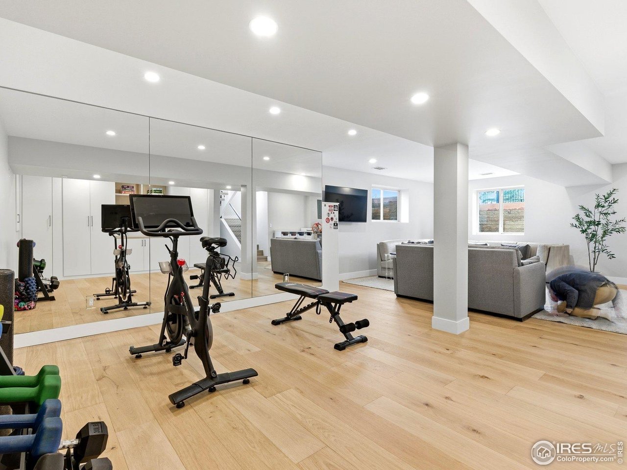 3716 Wonderland Hill Ave