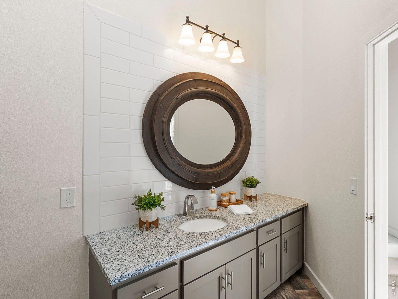 4300 Sunshine Canyon Dr