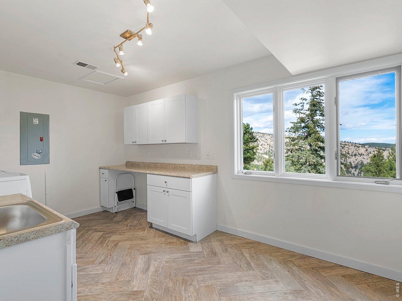 4300 Sunshine Canyon Dr