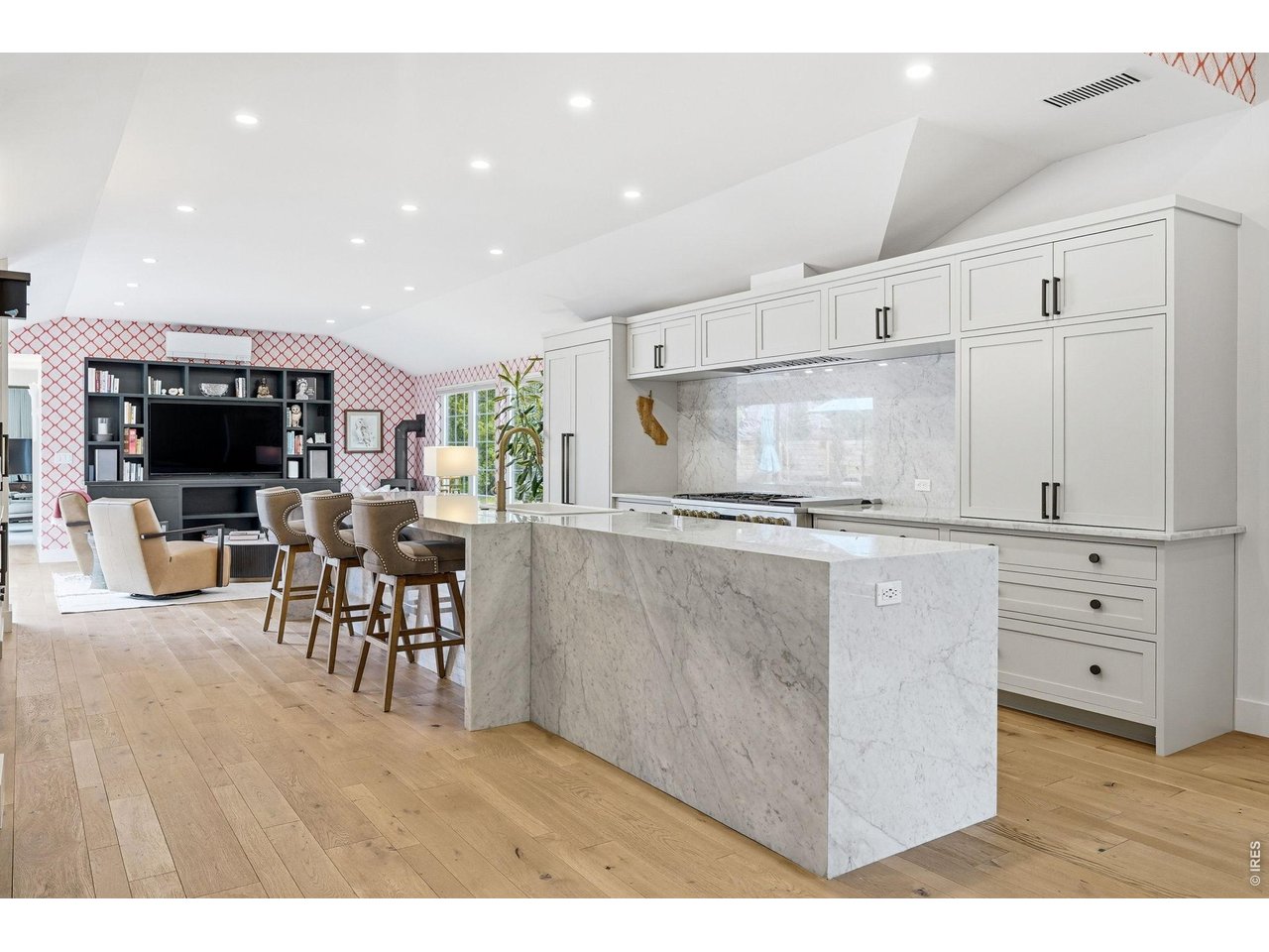 1625 Mariposa Ave