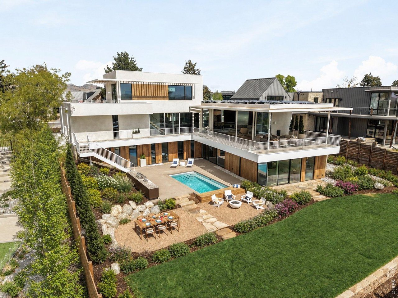 1750 Sunset Blvd