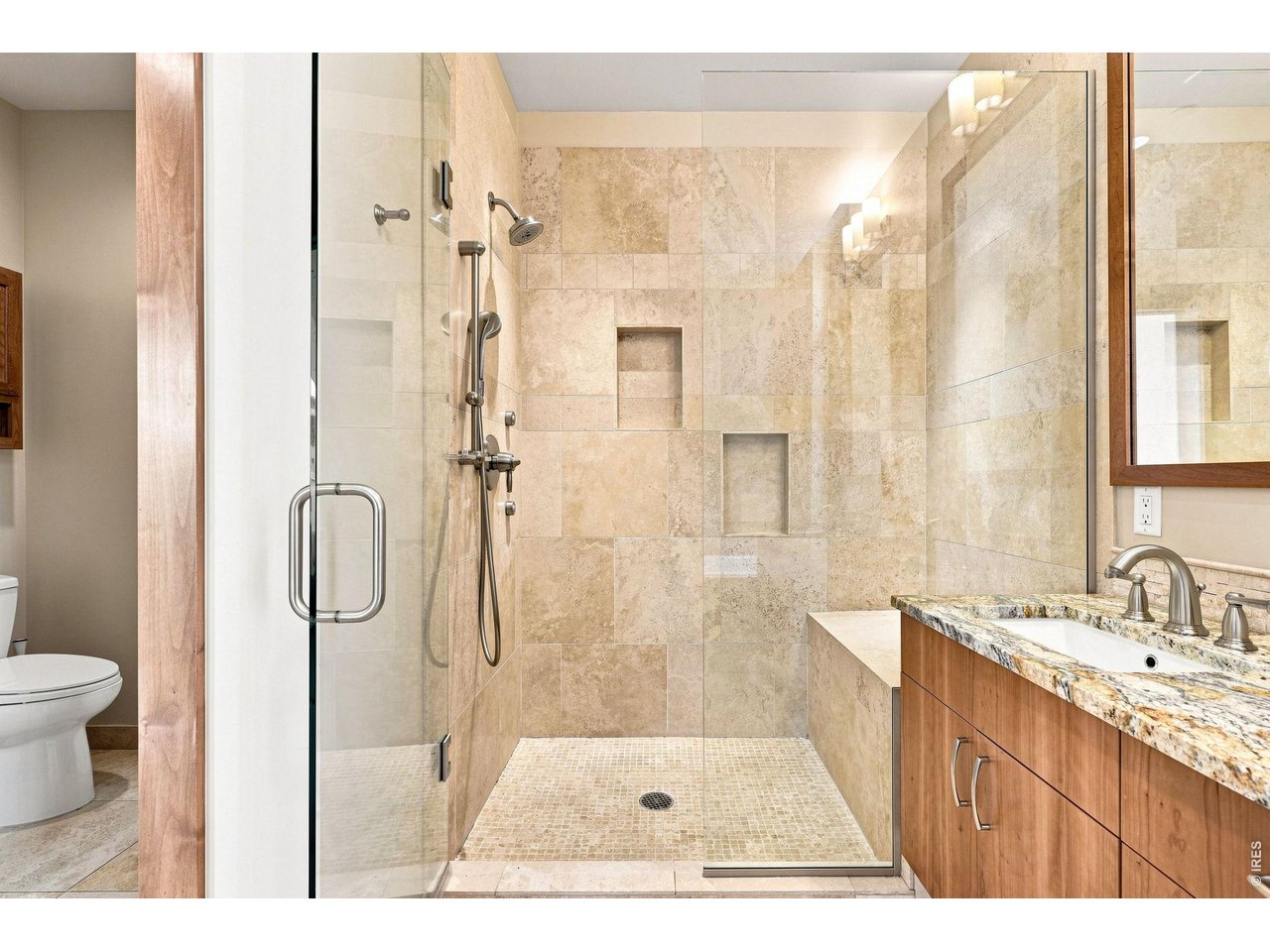 1077 Canyon Blvd 211
