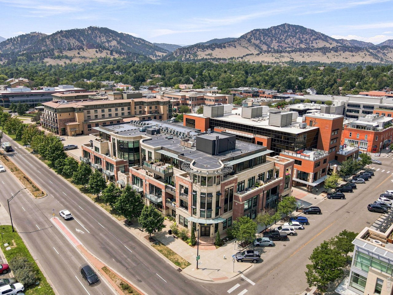 1077 Canyon Blvd 211
