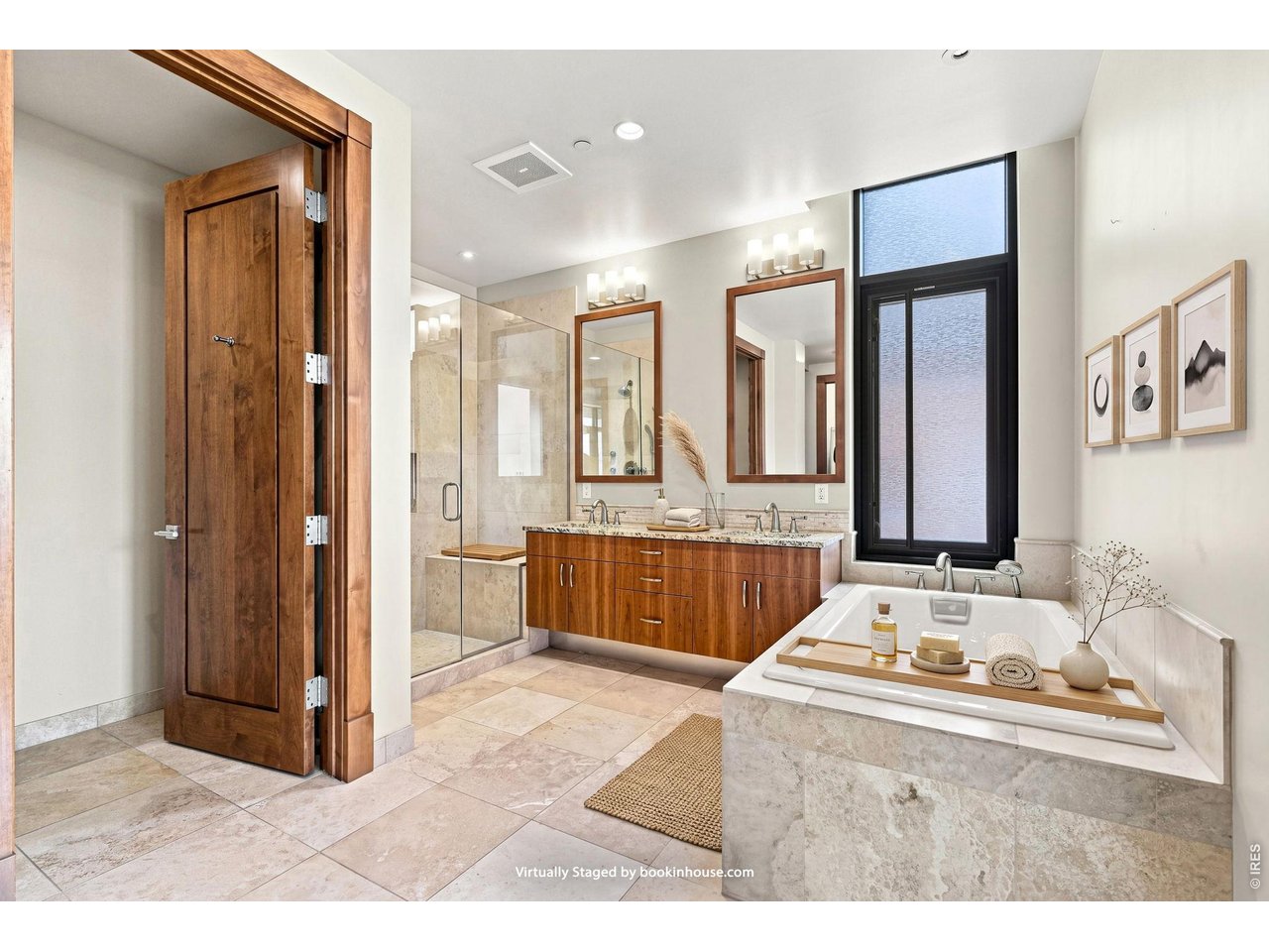 1077 Canyon Blvd 211