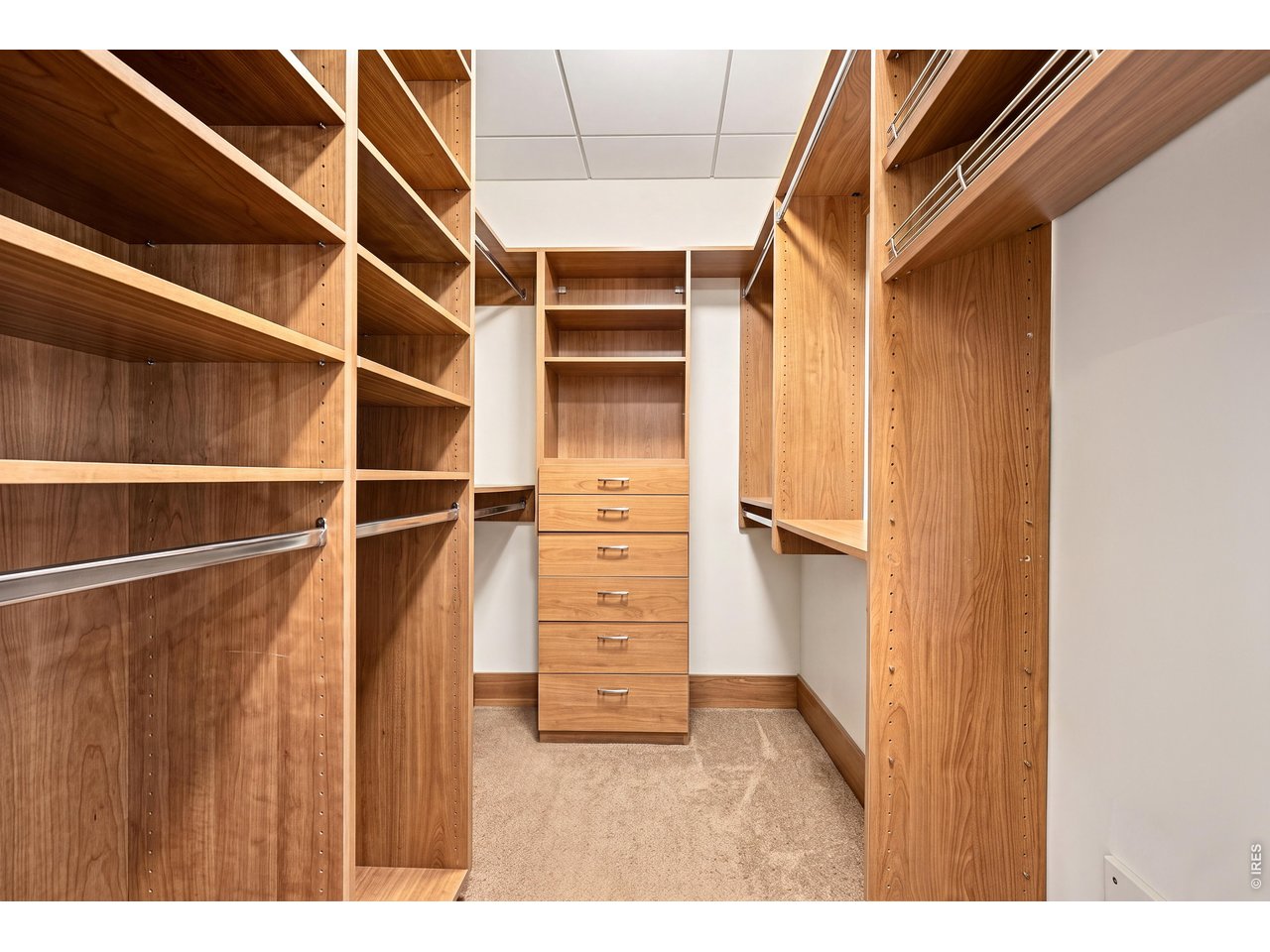 1077 Canyon Blvd 211