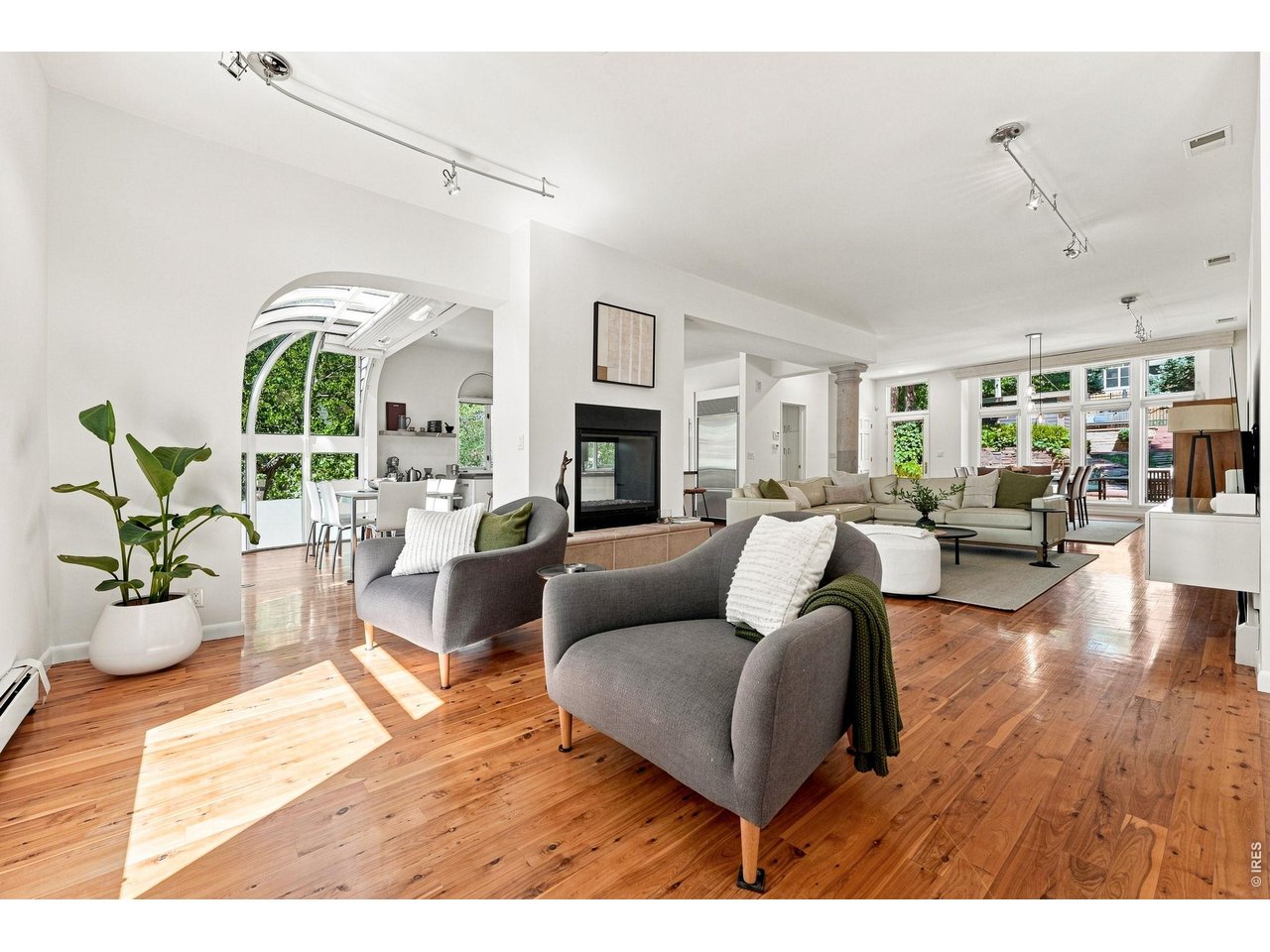 403 Mountain View Rd