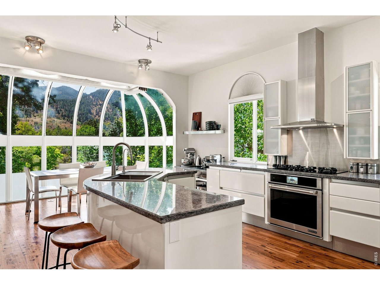 403 Mountain View Rd