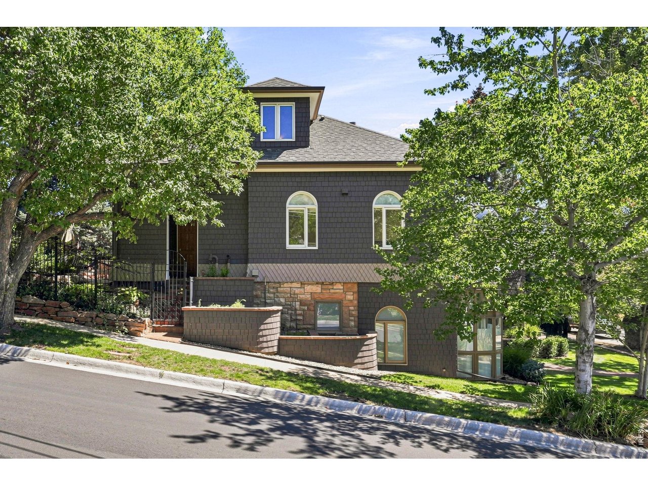 403 Mountain View Rd