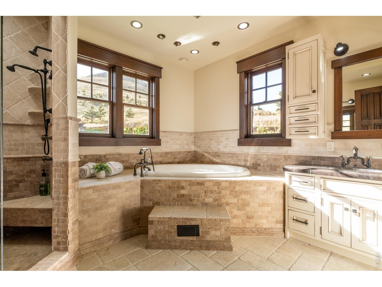 307 Labelle Rd
