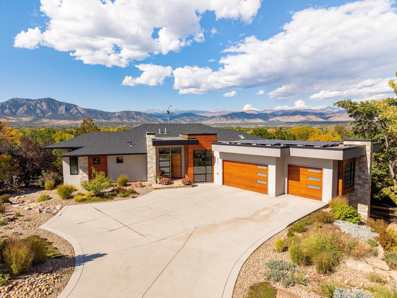 975 Westview Dr