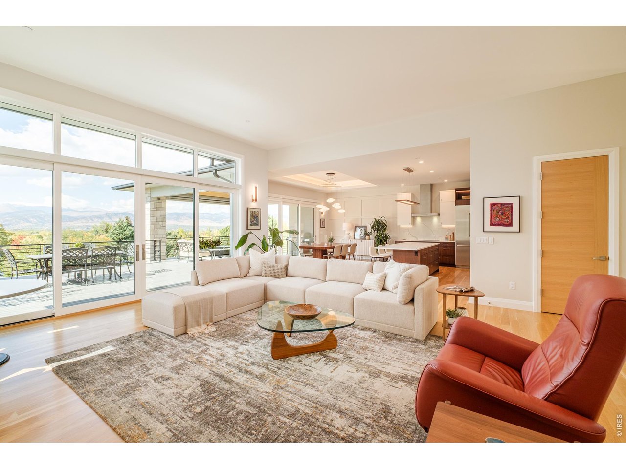 975 Westview Dr