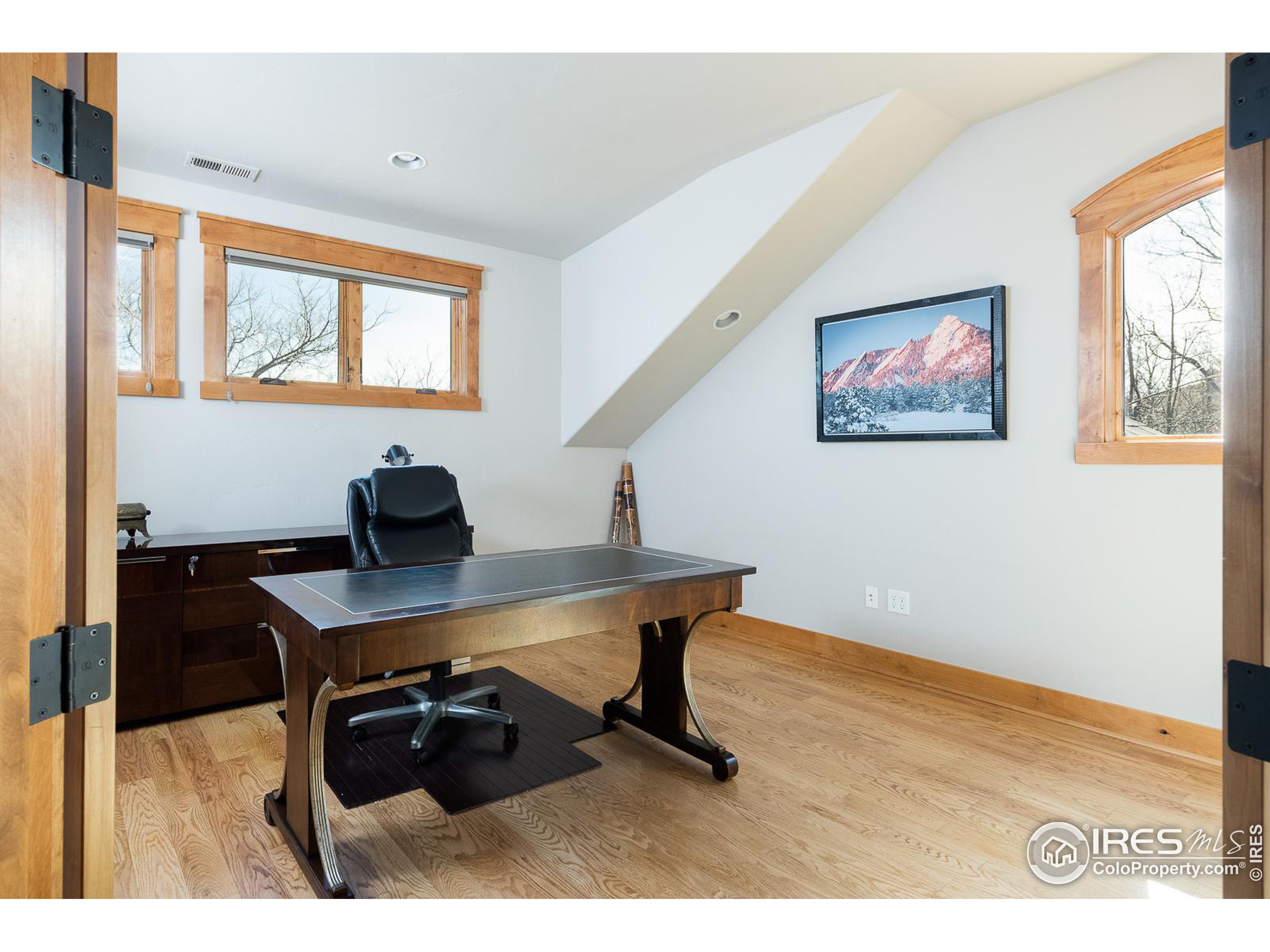 1401 Mariposa Ave