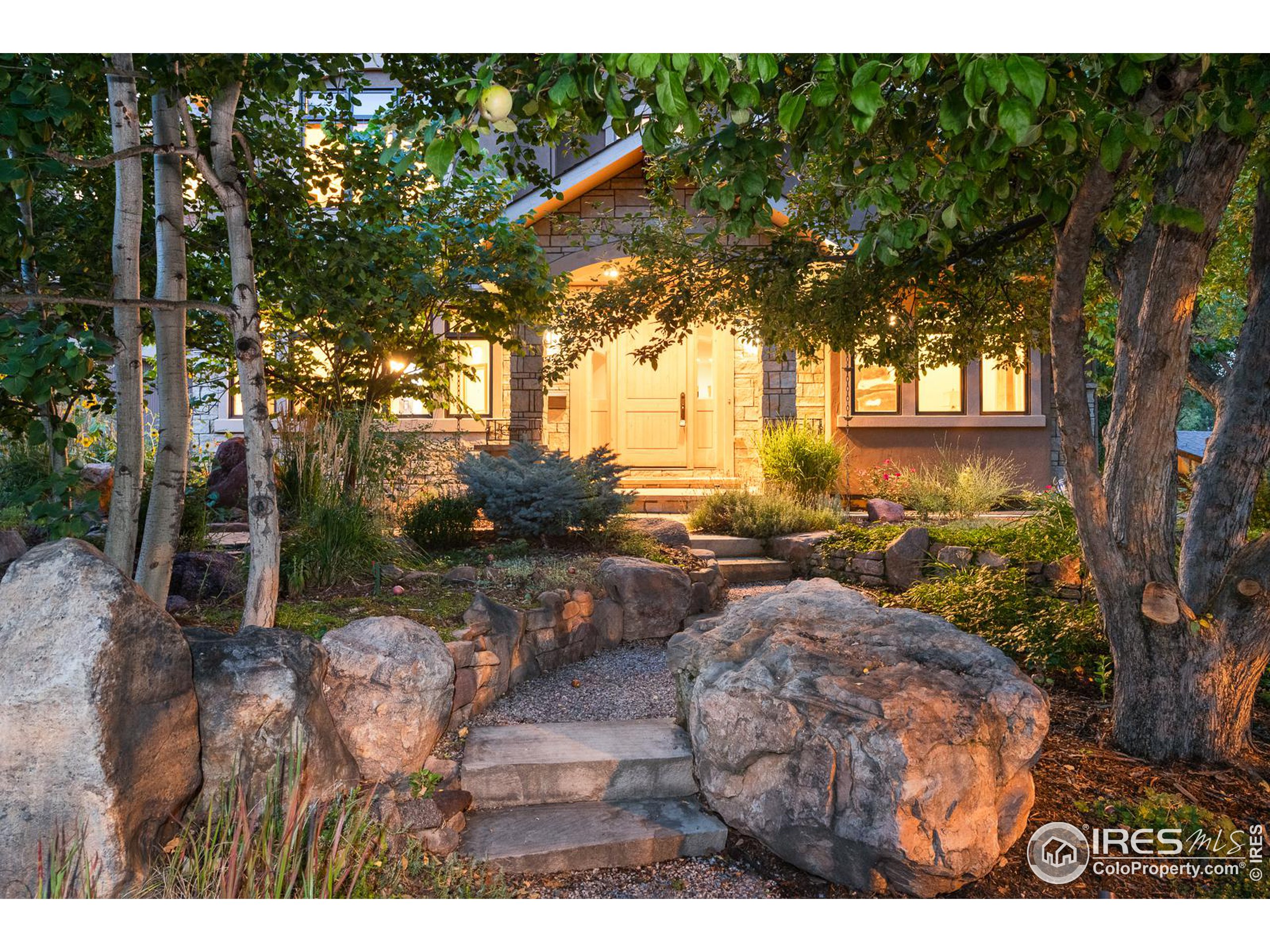 1401 Mariposa Ave