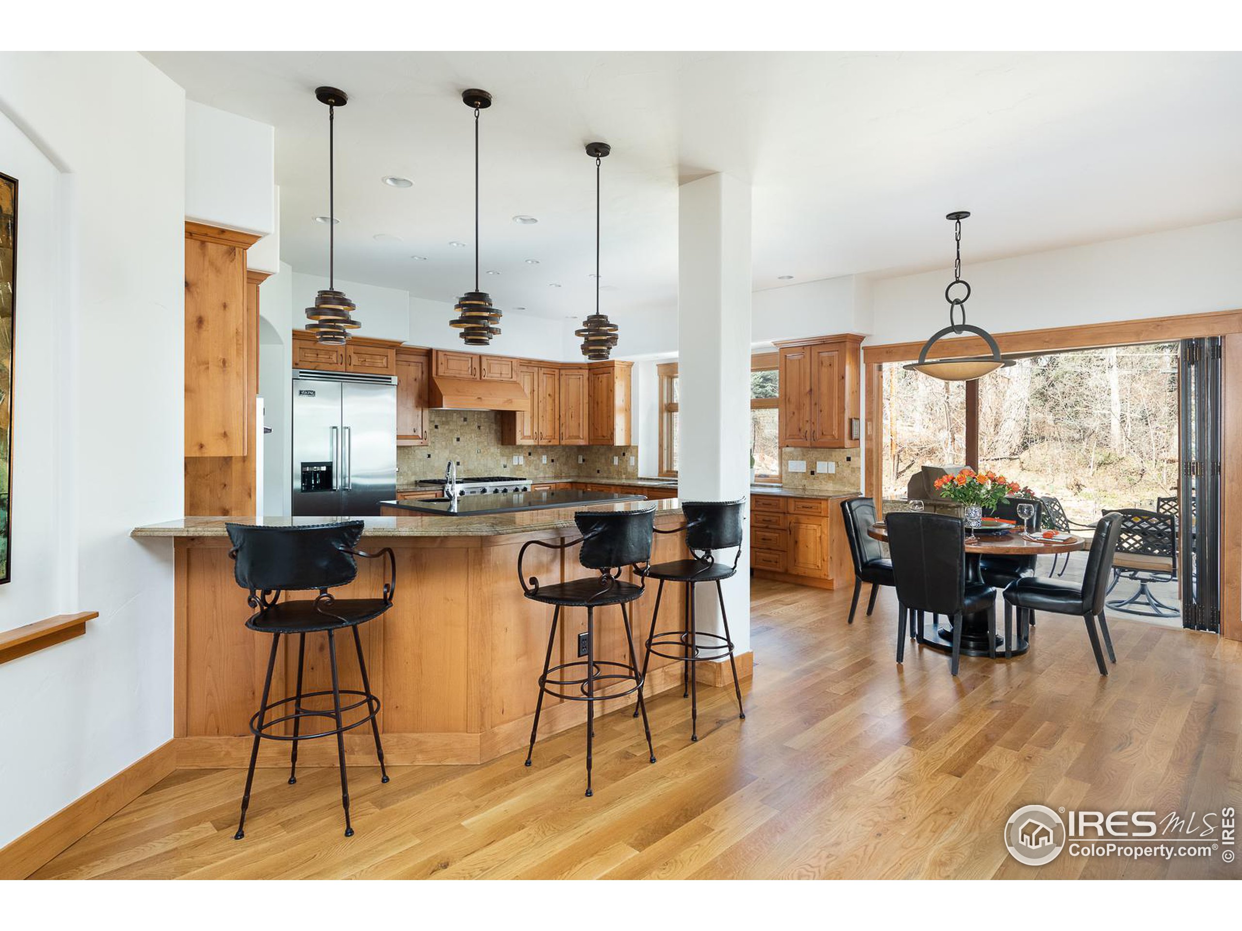 1401 Mariposa Ave