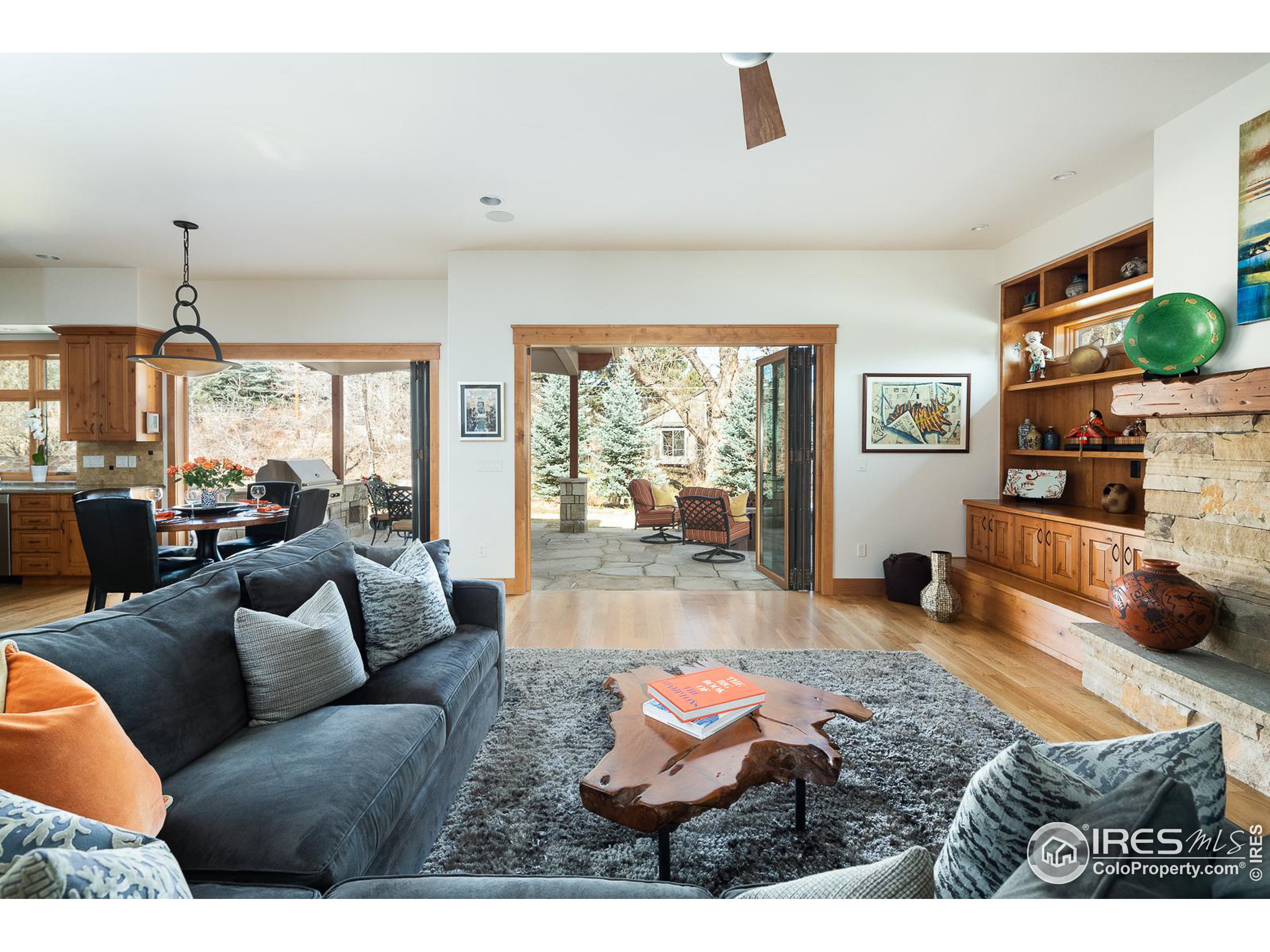 1401 Mariposa Ave