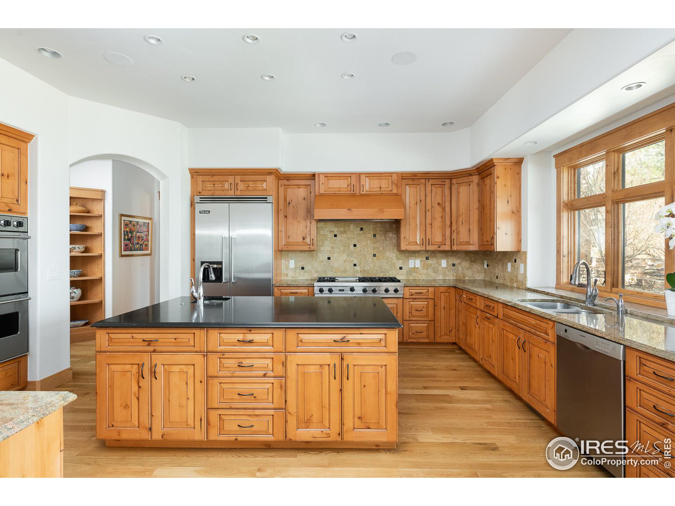 1401 Mariposa Ave