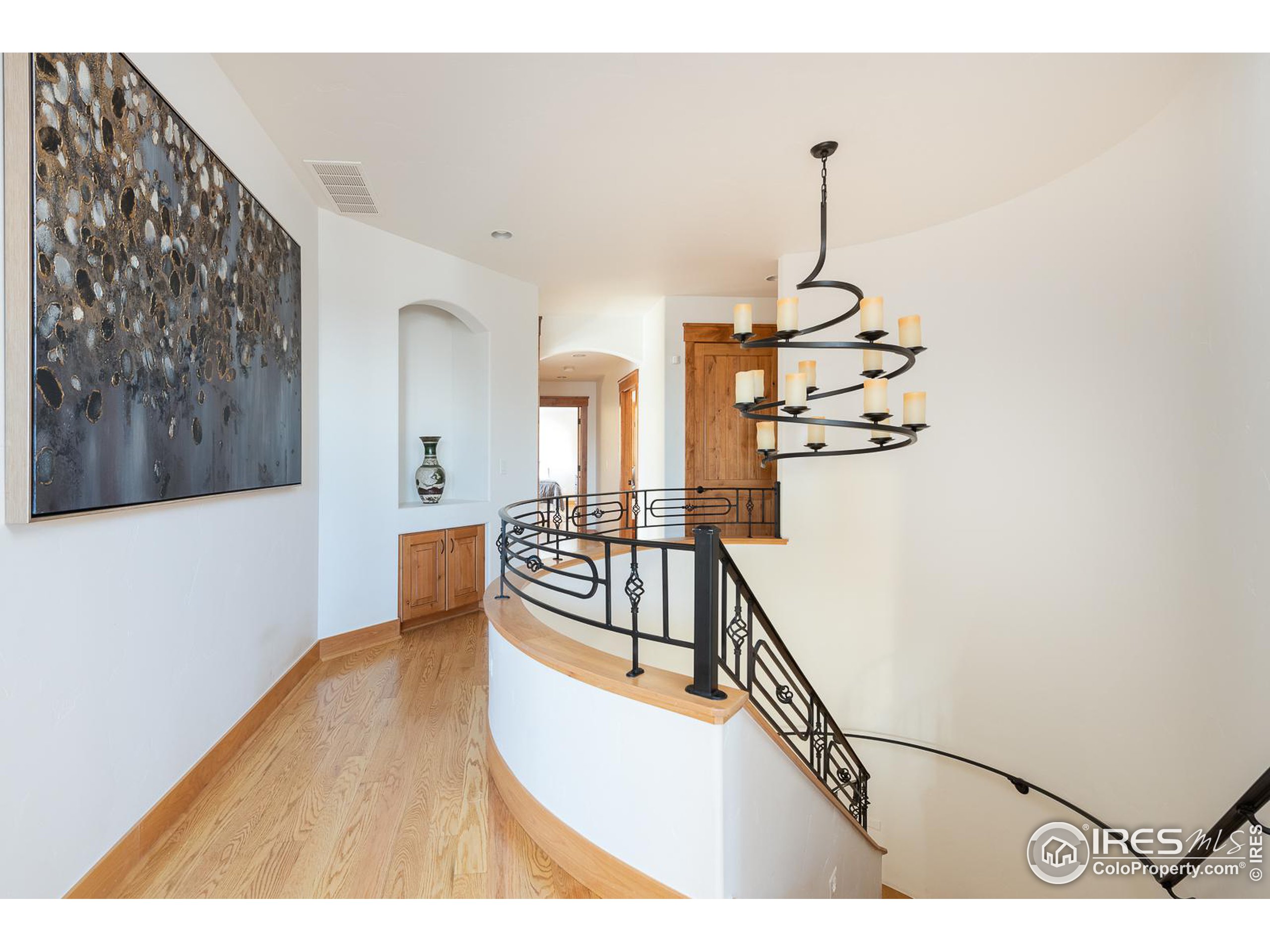 1401 Mariposa Ave