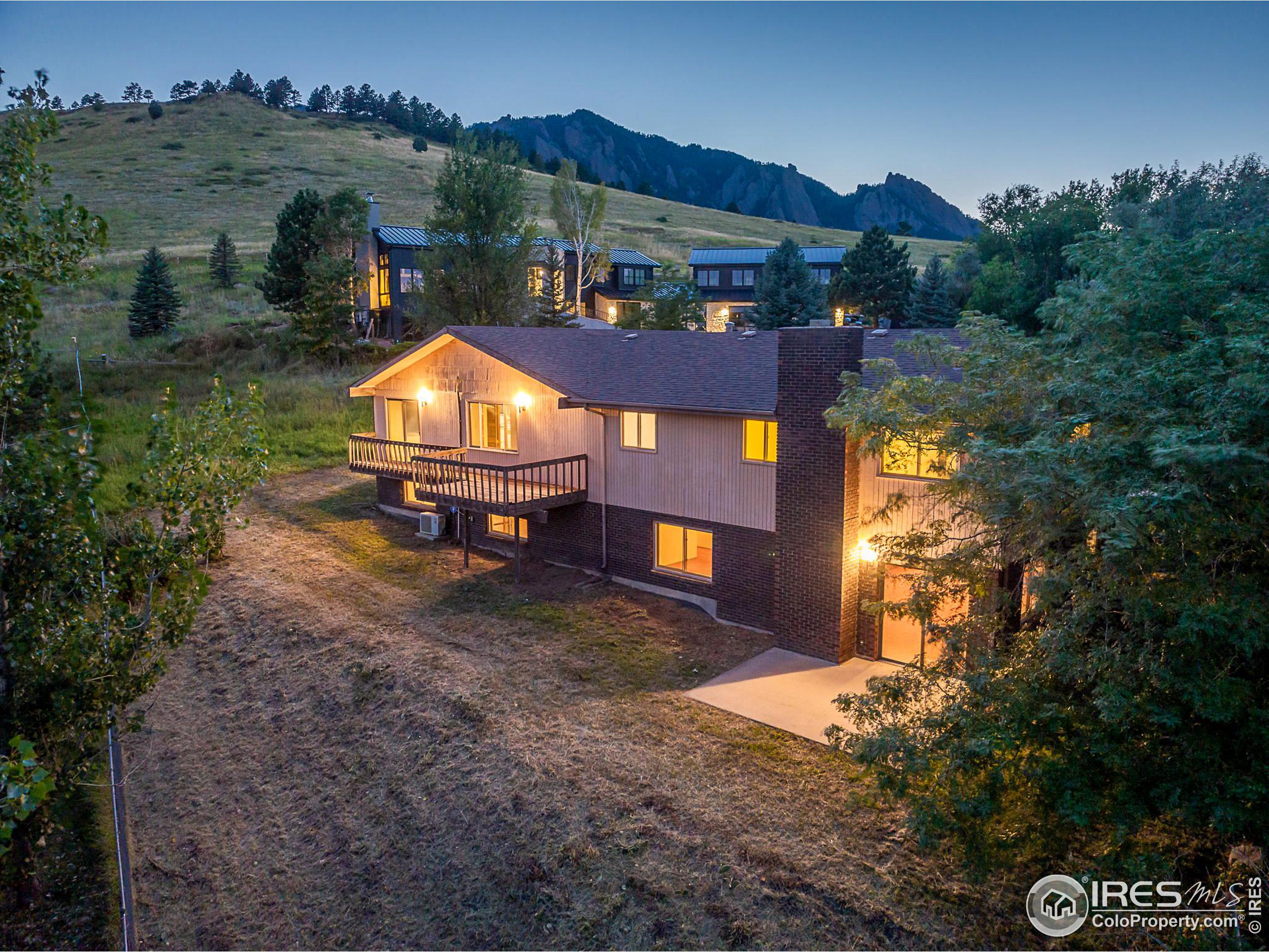 2104 Goddard Pl
