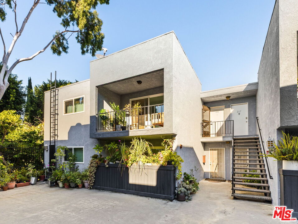 3015 Division St Unit: 219