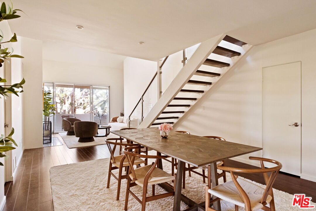 725 S Barrington Ave Unit: 301