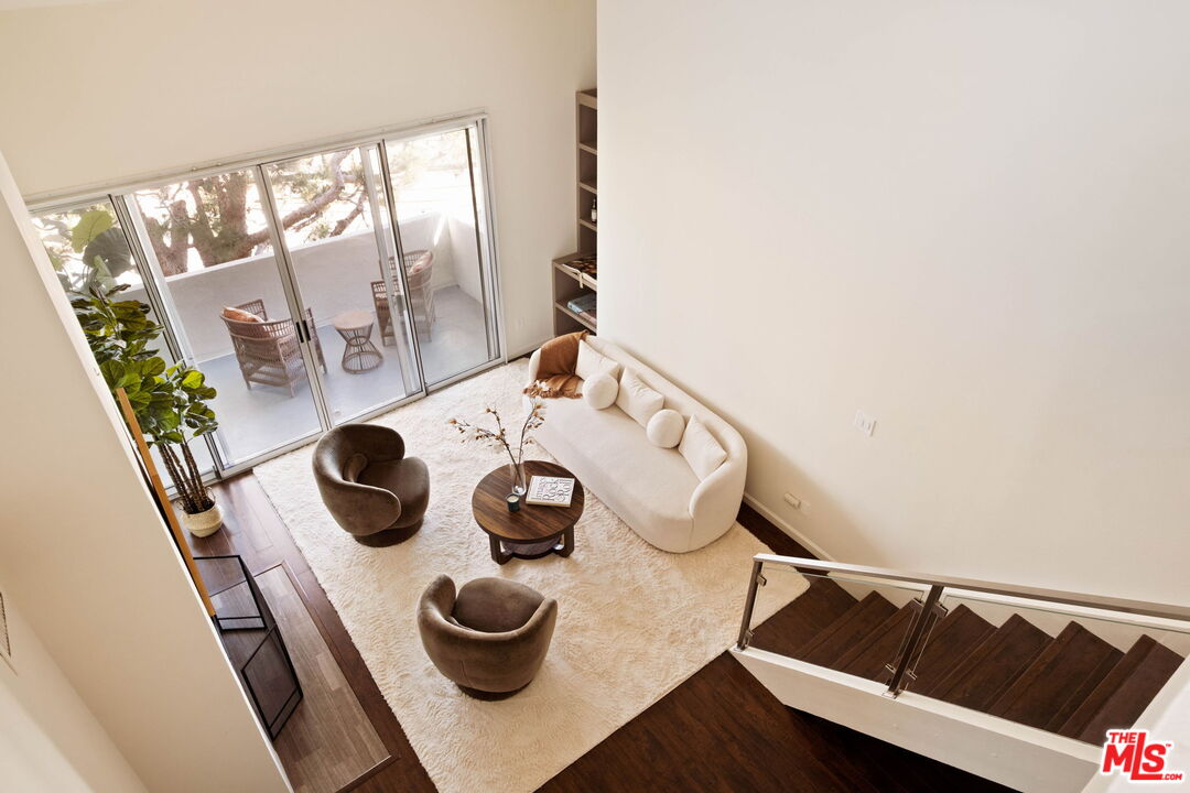 725 S Barrington Ave Unit: 301