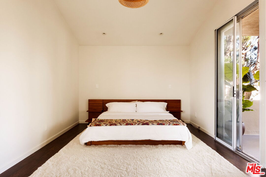 725 S Barrington Ave Unit: 301