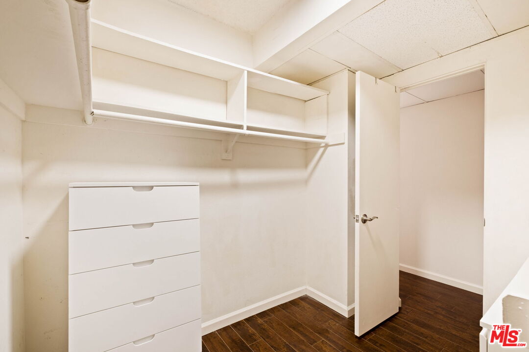 725 S Barrington Ave Unit: 301