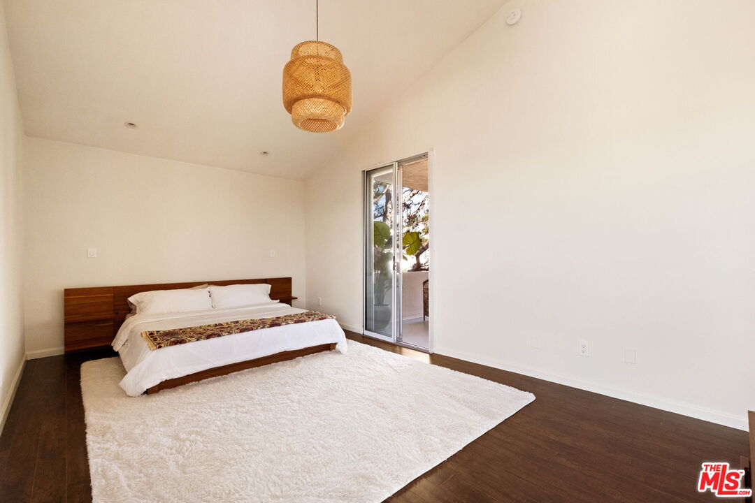 725 S Barrington Ave Unit: 301