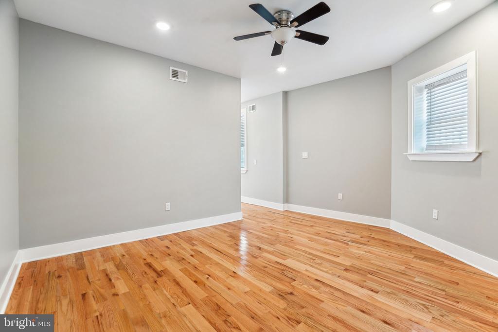 2843 W Montgomery Ave