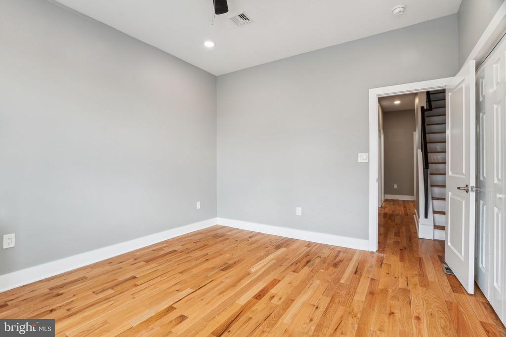 2843 W Montgomery Ave