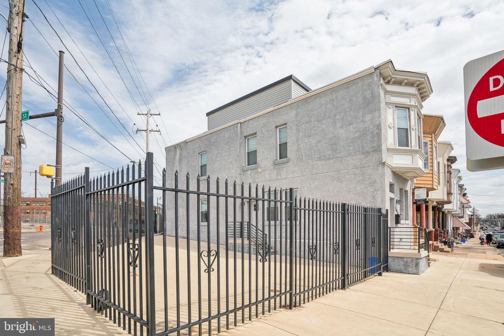 2843 W Montgomery Ave