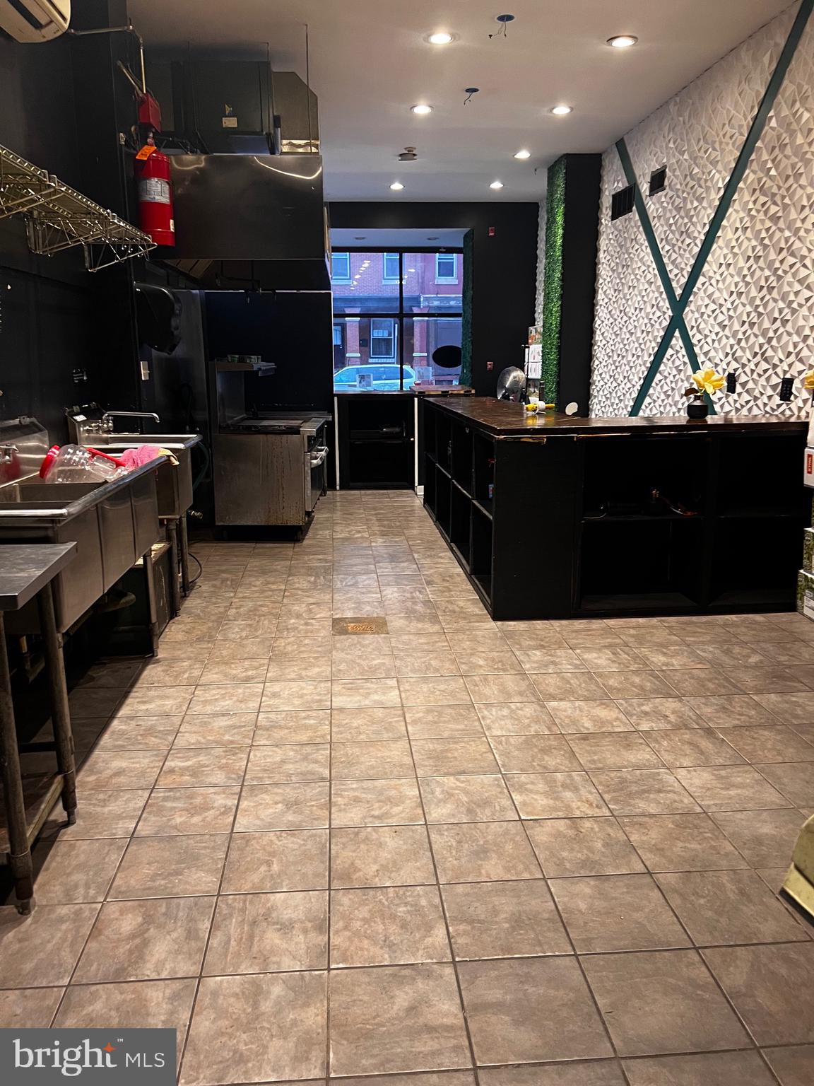 2415 W Lehigh Ave