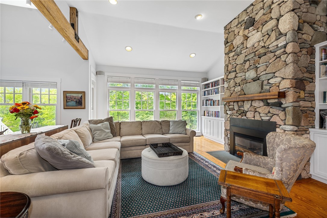 6 Moorings Way
