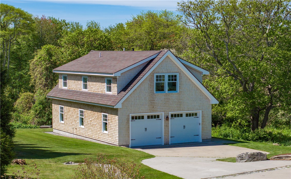 6 Moorings Way