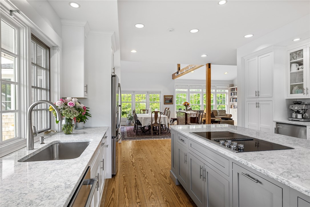 6 Moorings Way