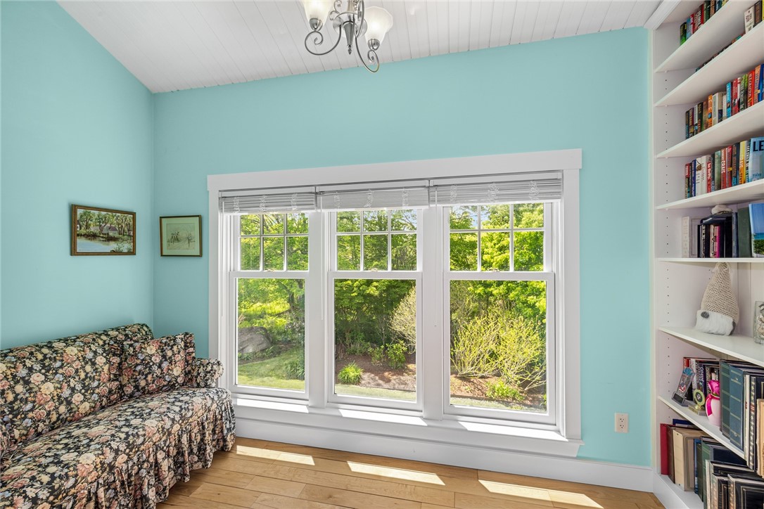 6 Moorings Way