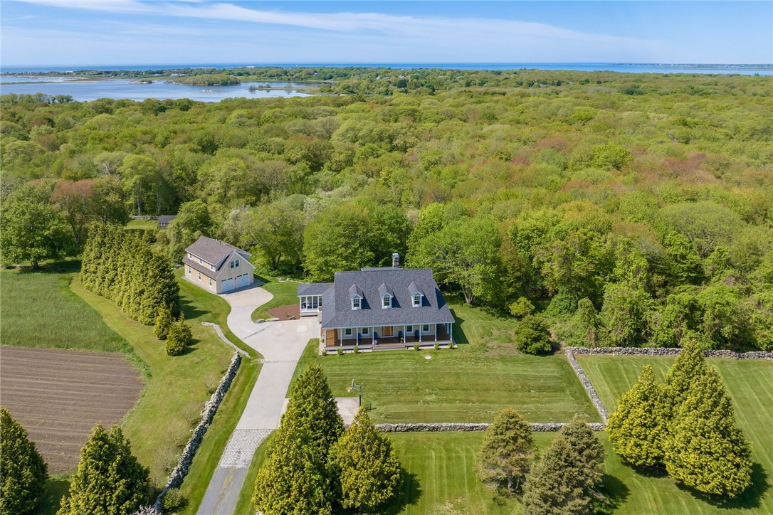 6 Moorings Way