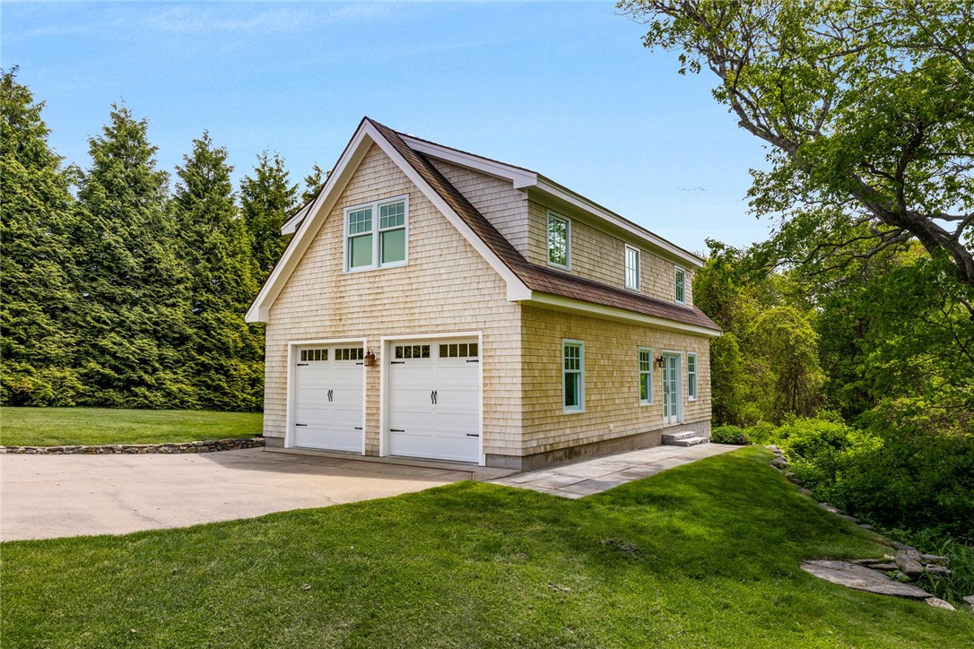 6 Moorings Way