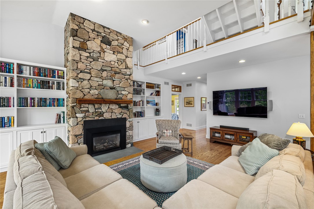 6 Moorings Way