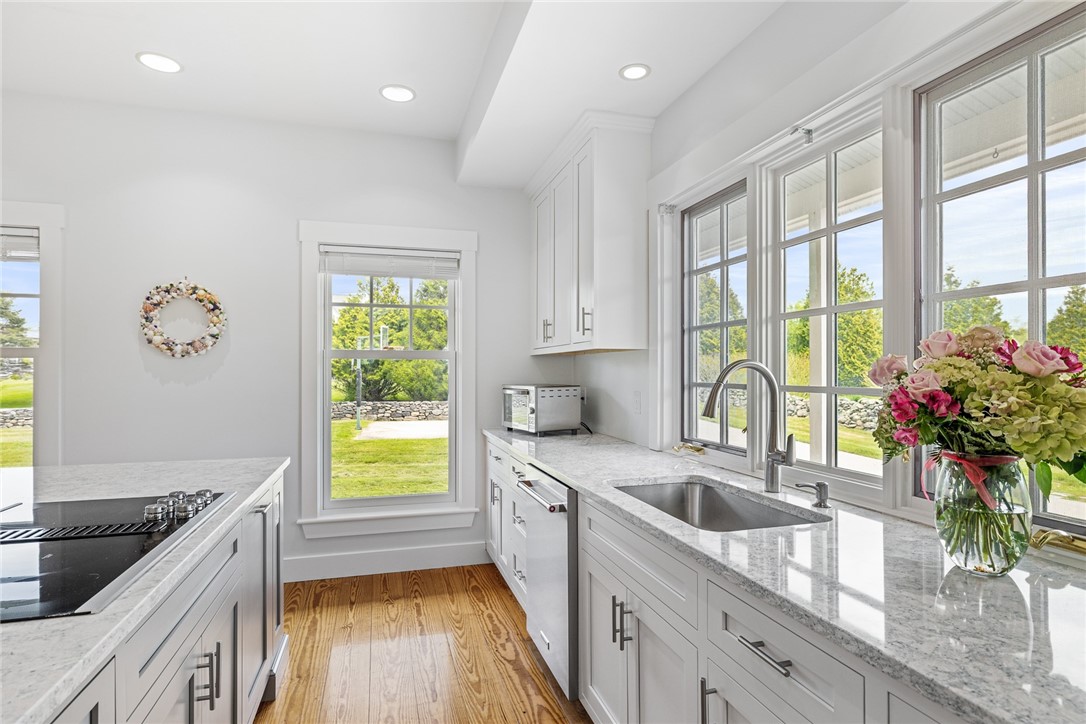 6 Moorings Way