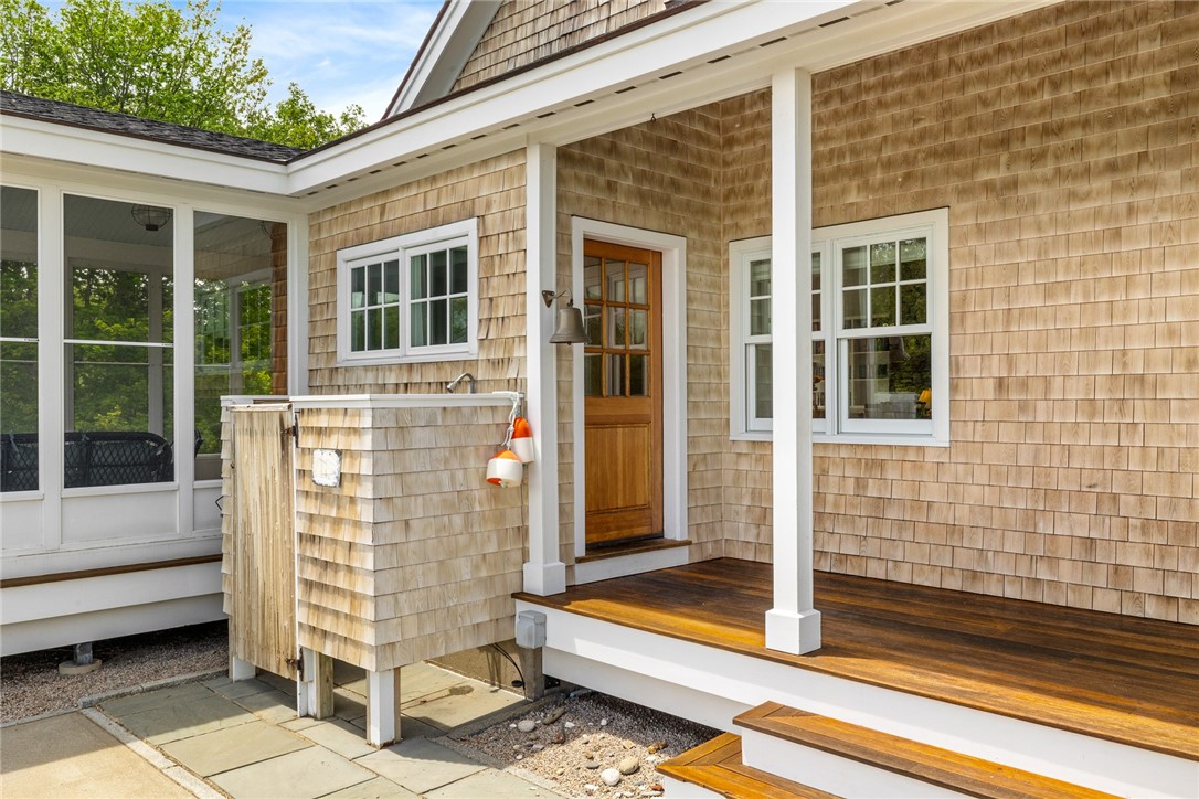 6 Moorings Way