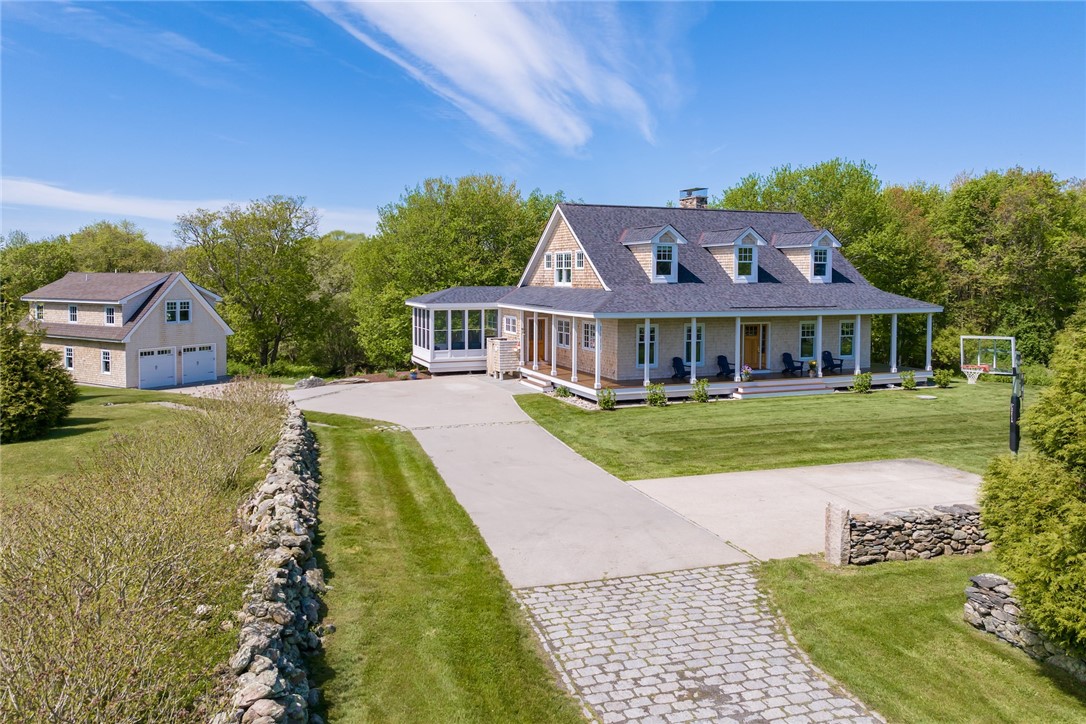 6 Moorings Way