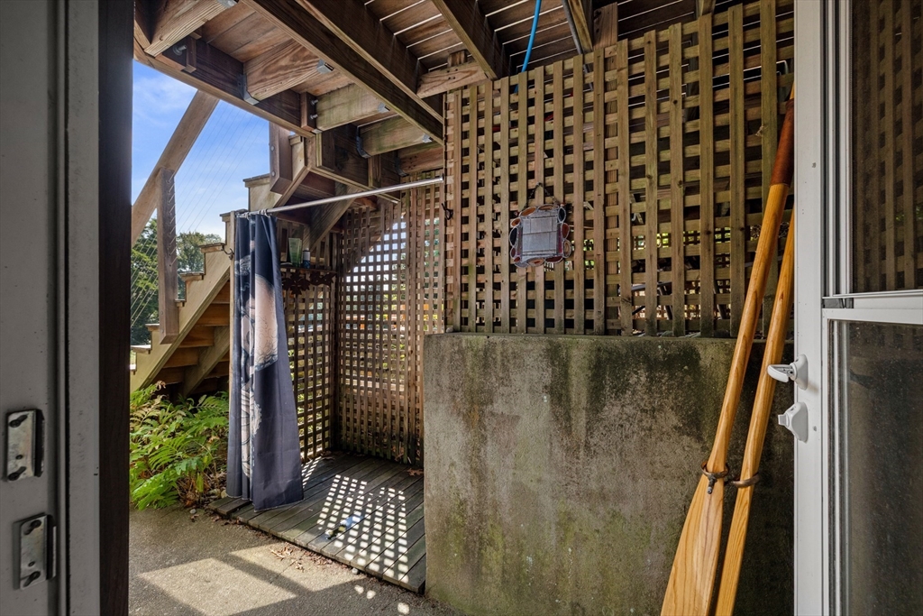 1404 Drift Road