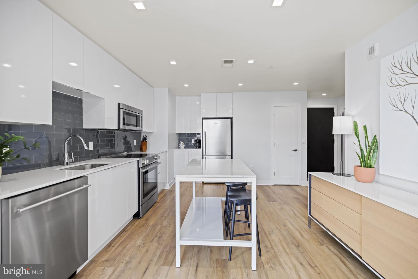 460 New York Ave NW #705
