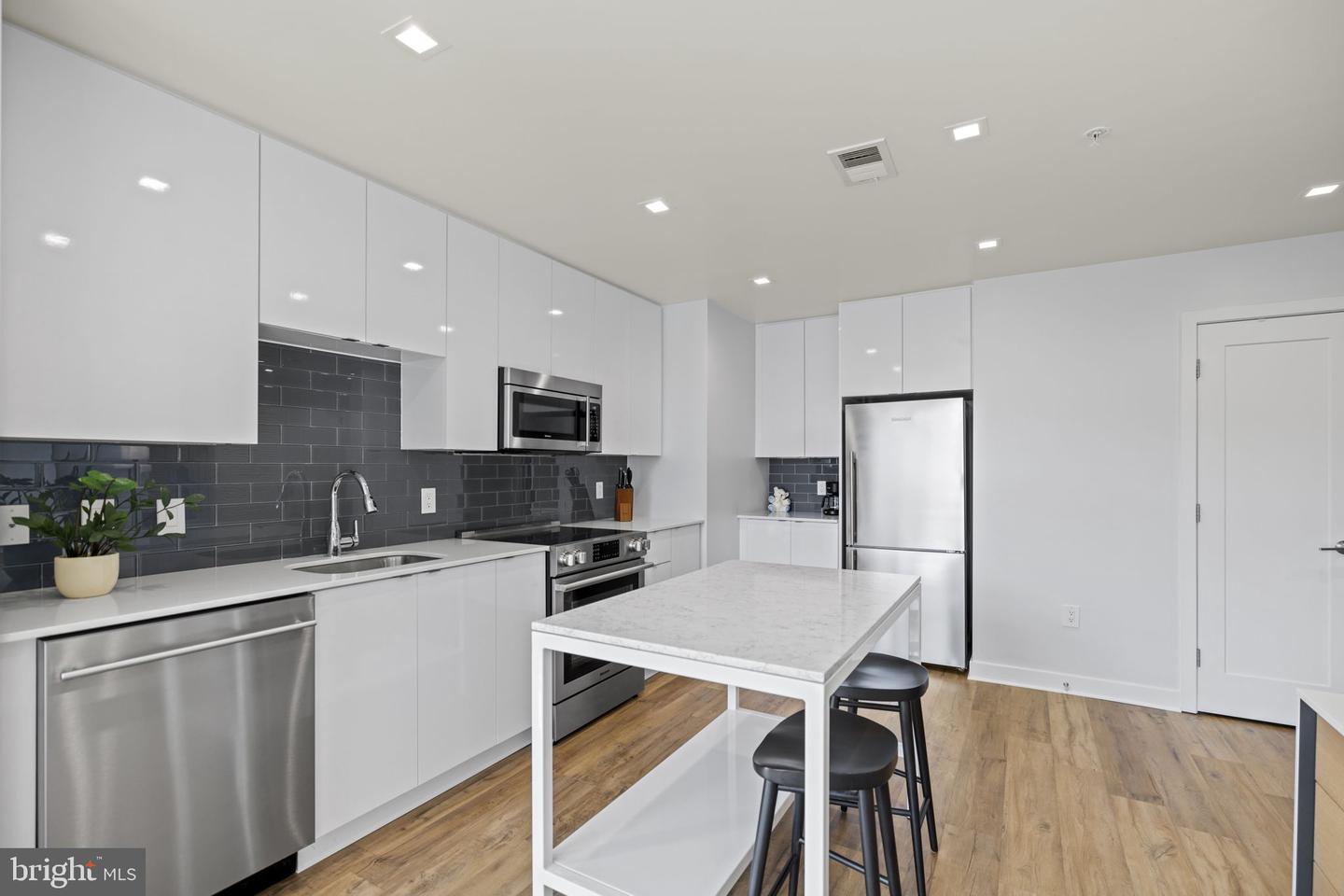 460 New York Ave NW #705