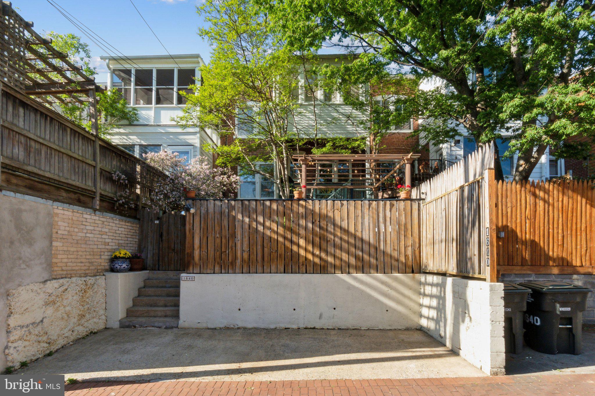 1640 Hobart St NW