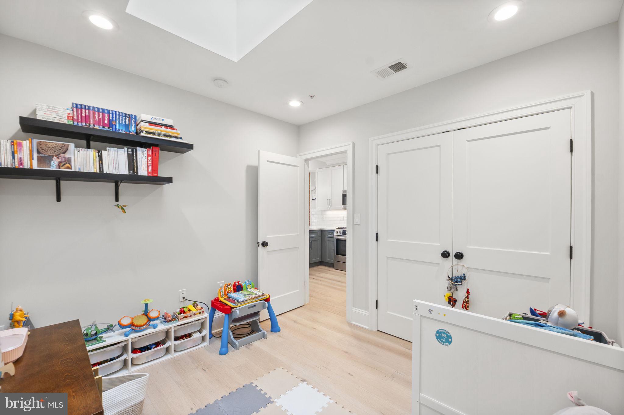 2150 FLORIDA AVENUE NW PH4